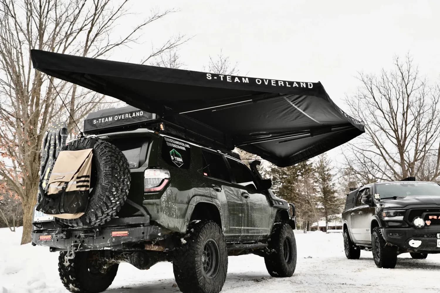 Auvent S-TEAM Overland THE BAT WING - Auvent autoportant 180 ̊ couleur noir- STO-000018